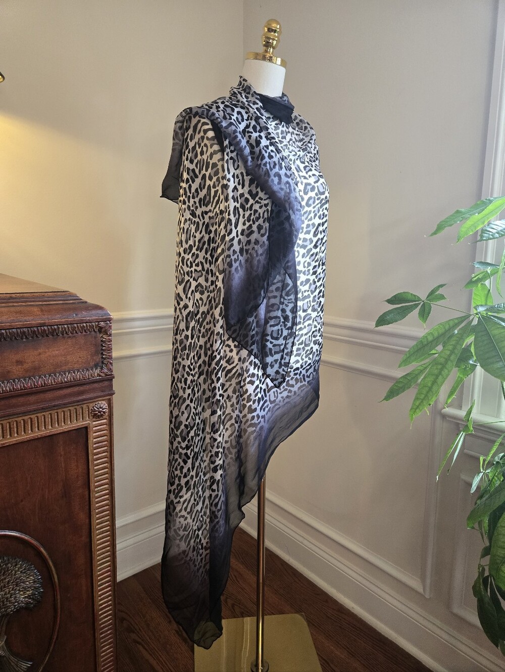 henri bendel Scarf 100% Silk,Black and Creamy White Leopard Print